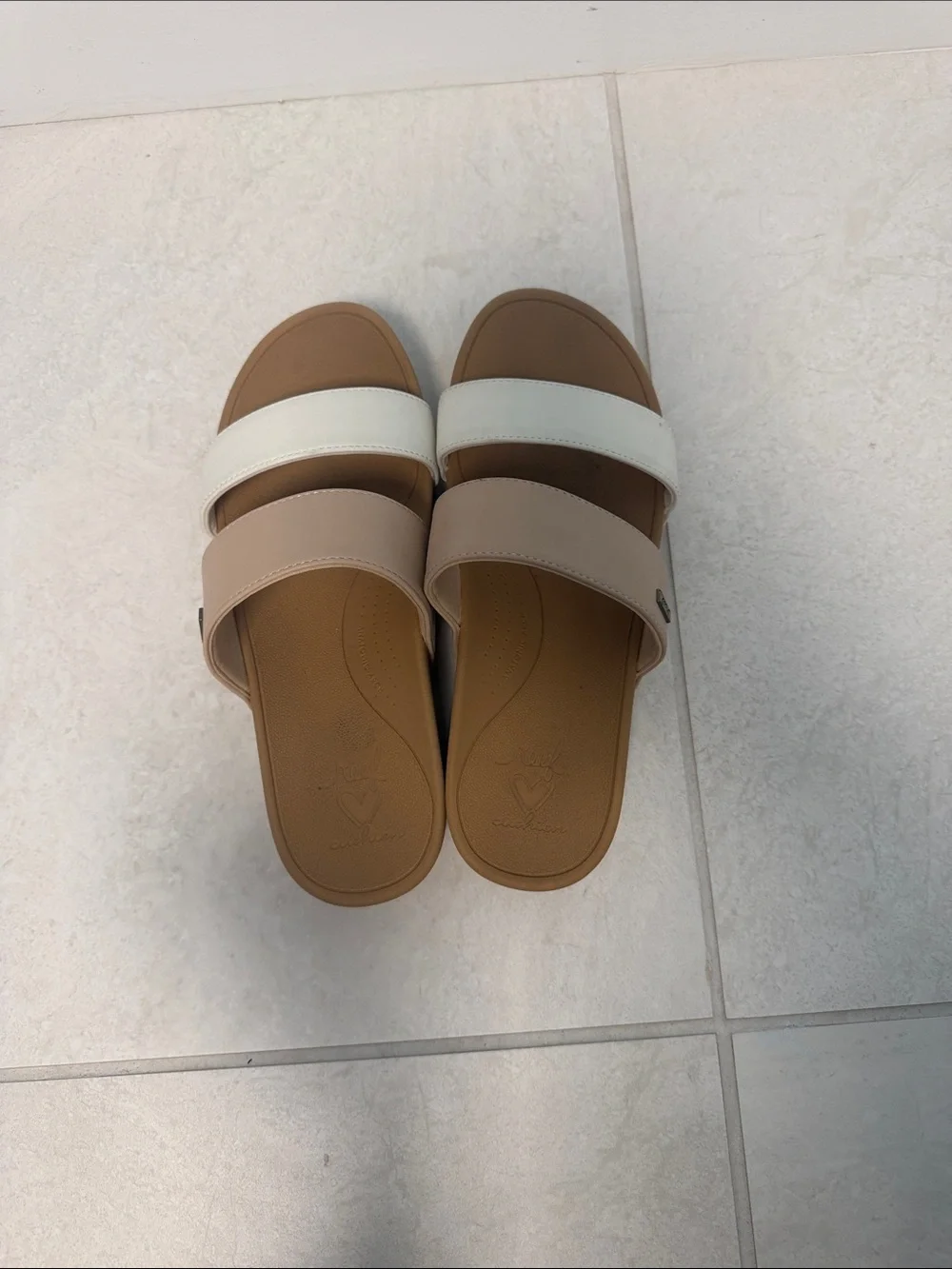 Reef Cushion Vista - Size 7- Beige and White - Picture 3 of 7